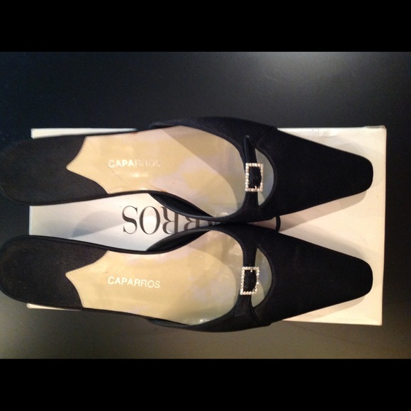 COPY - VERY PRETTY SIZE 10 CAPARROS SATIN KITTEN HEELS - Picture 2 of 4